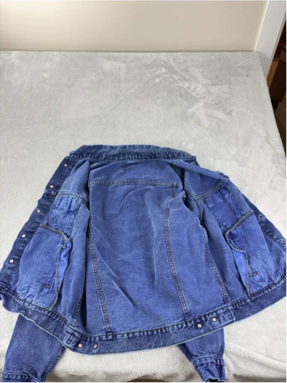 Vintage Levi's Men's Sz Large Cropped Blue Denim Trucker Fit Jacket Made In USA - Picture 3 of 16